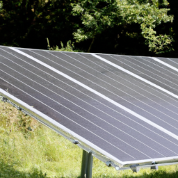 Comparaison entre les panneaux photovoltaïques traditionnels et les tuiles photovoltaïques Chatellerault
